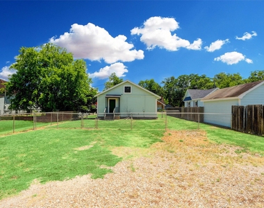 523 E Mulberry Street - Photo Thumbnail 13