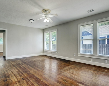 523 E Mulberry Street - Photo Thumbnail 10