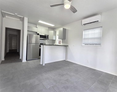 914 E 32nd Street - Photo Thumbnail 2