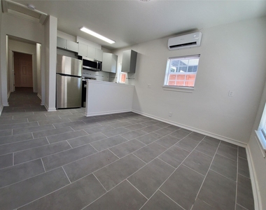 914 E 32nd Street - Photo Thumbnail 5