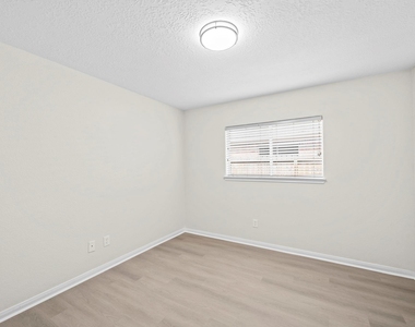 19935 Silver Rock Drive - Photo Thumbnail 14