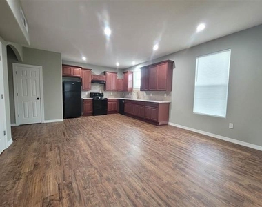 6051 25th Street - Photo Thumbnail 4
