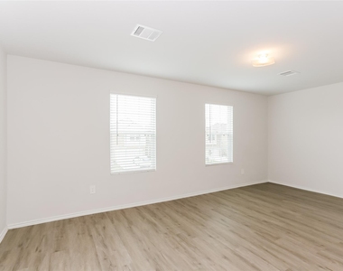 2707 Bouvardia Way - Photo Thumbnail 7