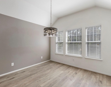 67 Woodlily Place - Photo Thumbnail 2