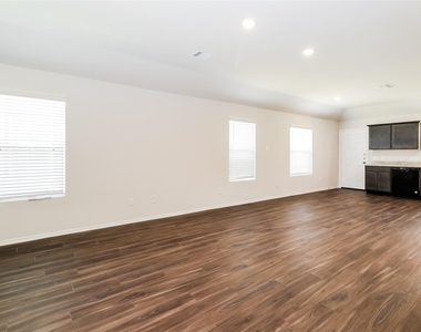 2321 Blue Opal Lane - Photo Thumbnail 4