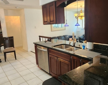 610 Palm Drive - Photo Thumbnail 14