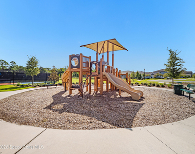 2192 Vinifera Drive - Photo Thumbnail 24