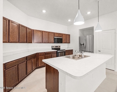 2192 Vinifera Drive - Photo Thumbnail 4