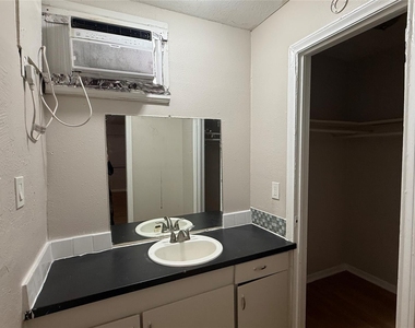 502 West Alabama Street - Photo Thumbnail 5