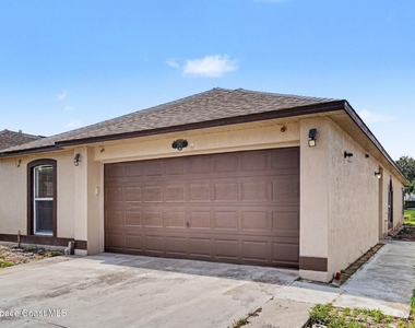 2781 Maderia Circle - Photo Thumbnail 2