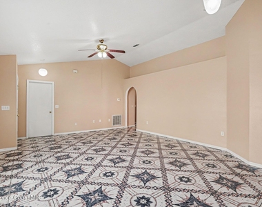 2781 Maderia Circle - Photo Thumbnail 3