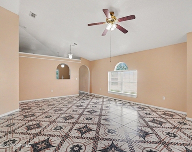 2781 Maderia Circle - Photo Thumbnail 4