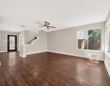 18174 Woodsdale Court - Photo Thumbnail 7
