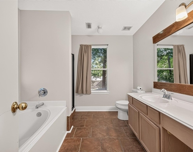 18174 Woodsdale Court - Photo Thumbnail 26
