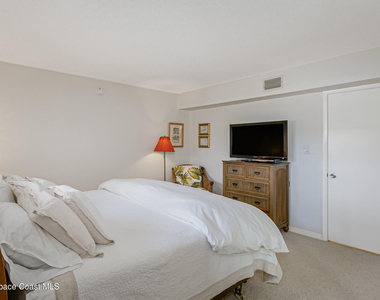 5050 Ocean Beach Boulevard - Photo Thumbnail 14