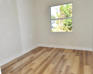 1043 Walden Boulevard Se - Photo Thumbnail 15