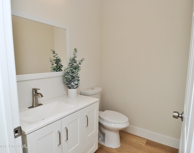 1043 Walden Boulevard Se - Photo Thumbnail 18