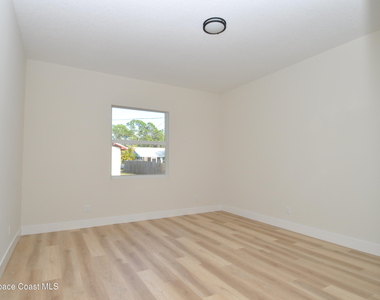 1043 Walden Boulevard Se - Photo Thumbnail 17