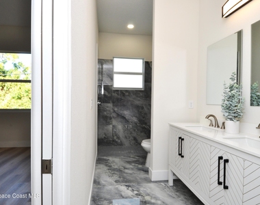 1043 Walden Boulevard Se - Photo Thumbnail 20