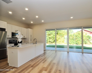 1043 Walden Boulevard Se - Photo Thumbnail 7