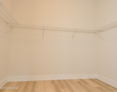 1043 Walden Boulevard Se - Photo Thumbnail 21