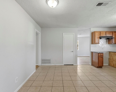 303 Brown Drive - Photo Thumbnail 6