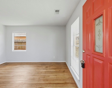 303 Brown Drive - Photo Thumbnail 2