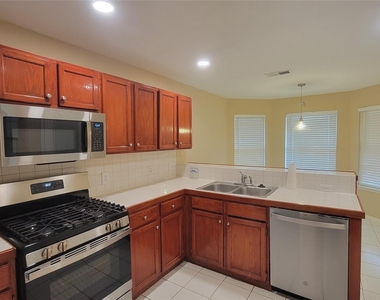 3335 Lakeland Gardens Drive - Photo Thumbnail 9