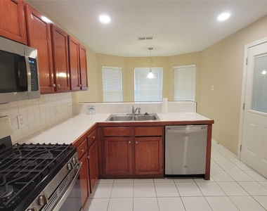 3335 Lakeland Gardens Drive - Photo Thumbnail 8