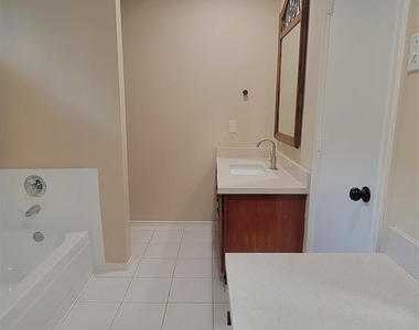 3335 Lakeland Gardens Drive - Photo Thumbnail 16