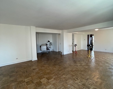 East 71st Street - Photo Thumbnail 3
