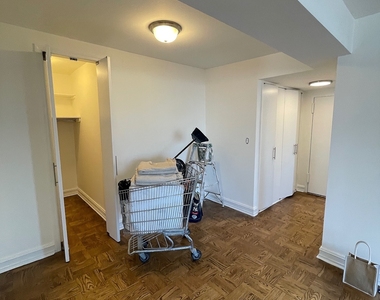 East 71st Street - Photo Thumbnail 14