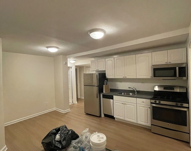East 84 Street - Photo Thumbnail 4