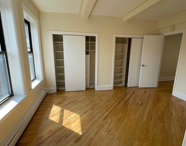 West 79 Street - Photo Thumbnail 3