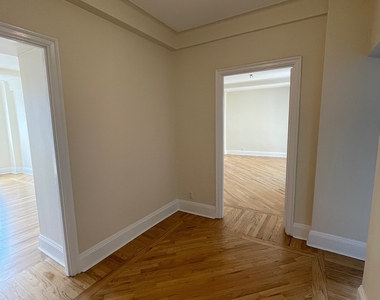 West 79 Street - Photo Thumbnail 9