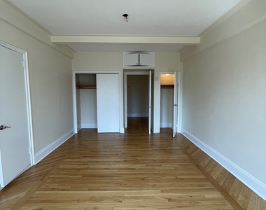 West 79 Street - Photo Thumbnail 6