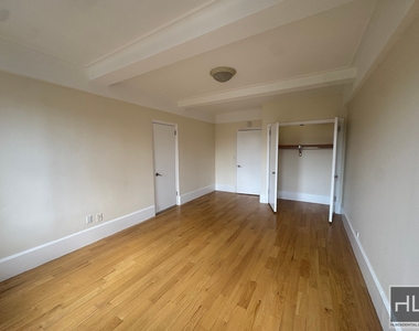 West 79 Street - Photo Thumbnail 2