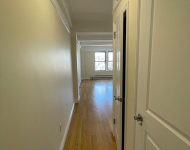 West 79 Street - Photo Thumbnail 7
