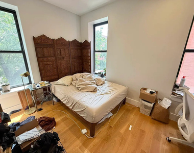 951 Prospect Place - Photo Thumbnail 13