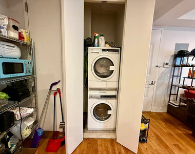 951 Prospect Place - Photo Thumbnail 3