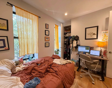 951 Prospect Place - Photo Thumbnail 9