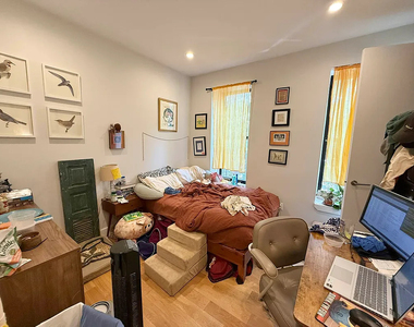 951 Prospect Place - Photo Thumbnail 8