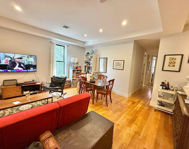 951 Prospect Place - Photo Thumbnail 4