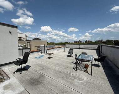951 Prospect Place - Photo Thumbnail 17