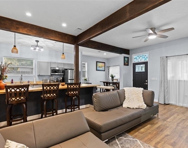234 W Magnolia Street - Photo Thumbnail 4