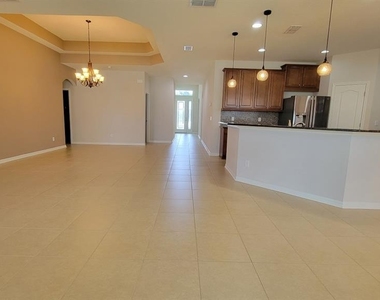 2229 Valterra Vista Way - Photo Thumbnail 15