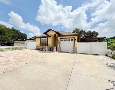 5160 70th Avenue N - Photo Thumbnail 1