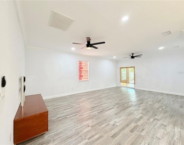 5160 70th Avenue N - Photo Thumbnail 6