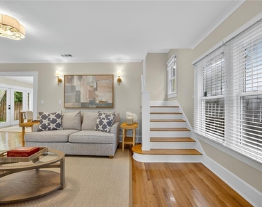 221 13th Avenue Ne - Photo Thumbnail 6