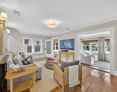 221 13th Avenue Ne - Photo Thumbnail 10